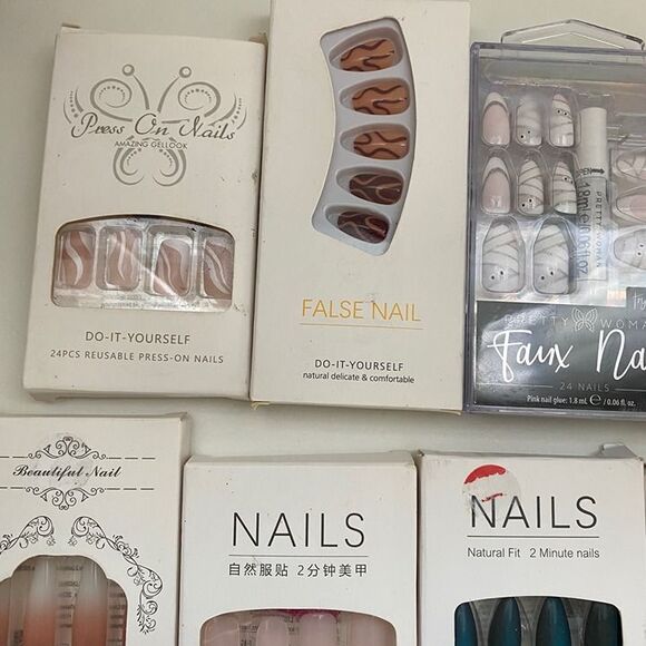 XXL Lot of Press On / Glue on Faux Nails Nail Design Bulk Lot NEW - Picture 3 of 5
